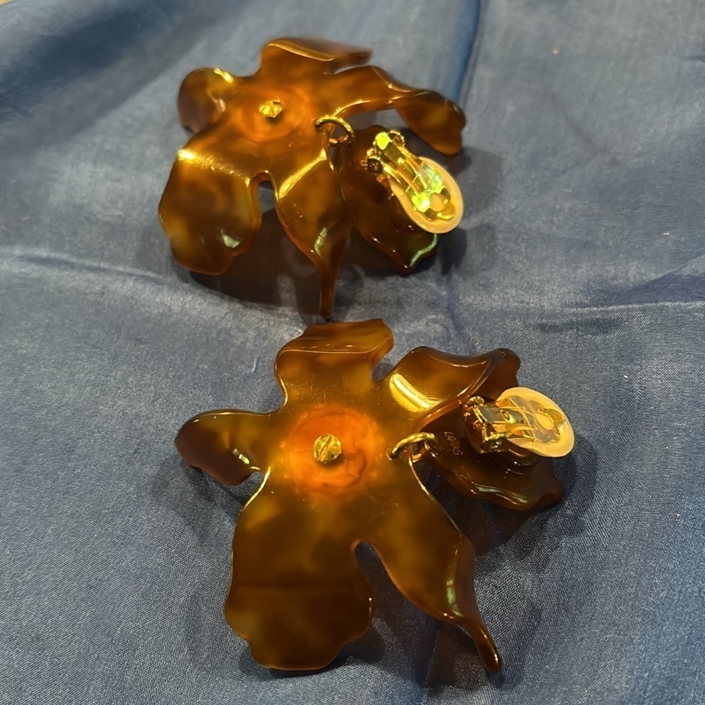 Lele Sedoughi lily earrings tortoise clip - Picture 4 of 4